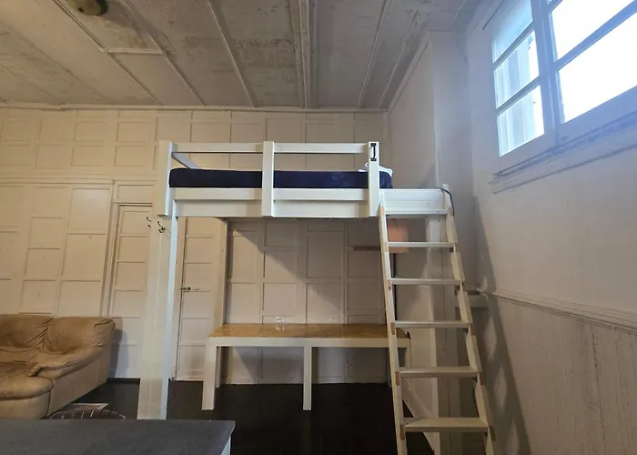 Apartment Bunkhouse - Budget Crash Pad - East Carson Street *