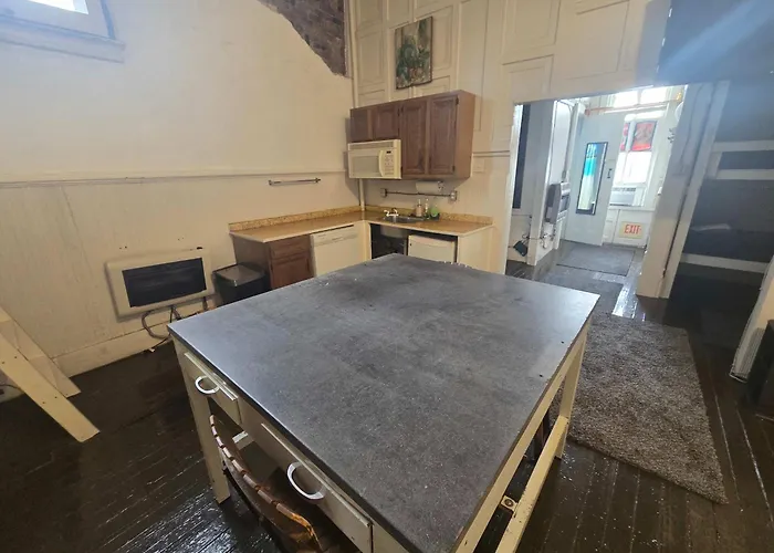 Apartment Bunkhouse - Budget Crash Pad - East Carson Street Pittsburgh