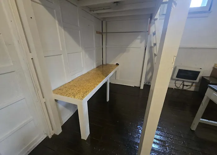 Apartment Bunkhouse - Budget Crash Pad - East Carson Street *