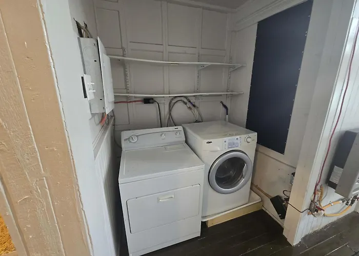 Bunkhouse - Budget Crash Pad - East Carson Street *