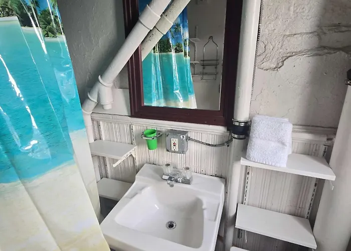 Bunkhouse - Budget Crash Pad - East Carson Street Apartment