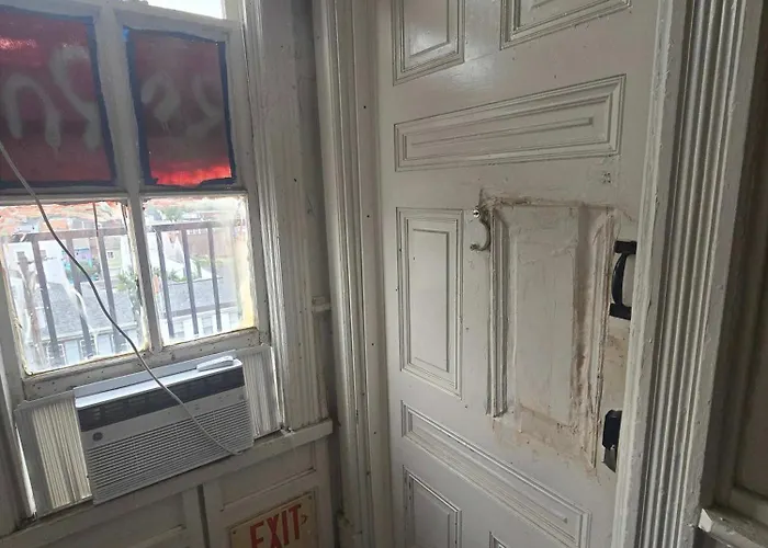 Bunkhouse - Budget Crash Pad - East Carson Street *
